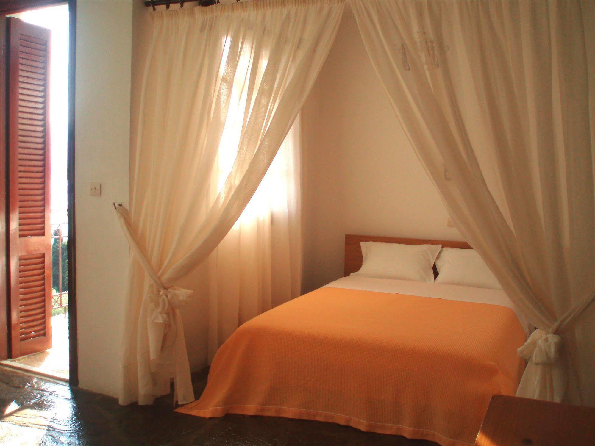 Scorpios Hotel & Suites Самос Екстер'єр фото